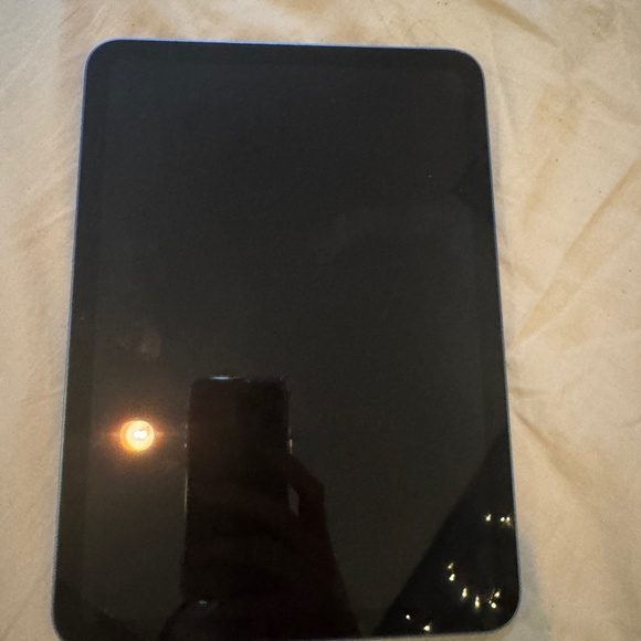 iPad 10th gen WiFi only blue 64 gb - Picture 1 of 4